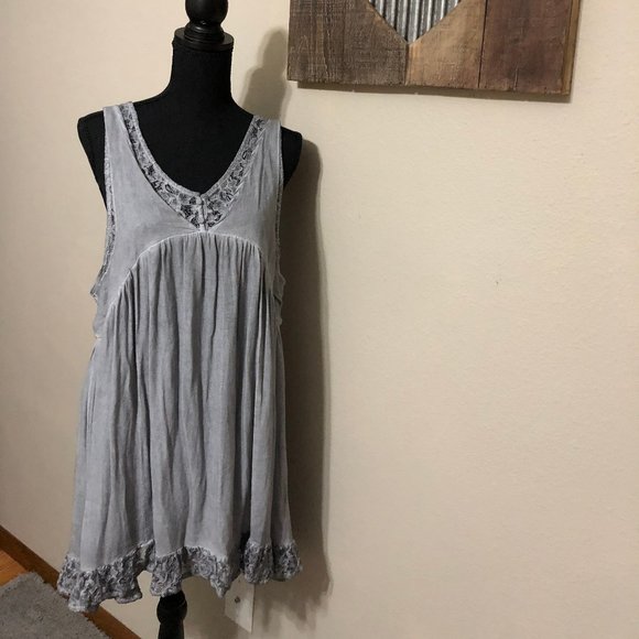 POL washed out gray lace tunic - Picture 1 of 4